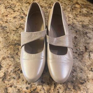 Women’s Murno GabroMary Jane Cuban Heels Pearl Color Shoes 8.5 W  EUC